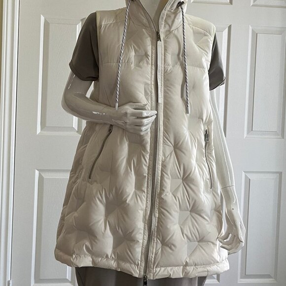 Marc Cain Cream/Winter White Down Vest - size N1 / Small/Medium - Picture 3 of 17